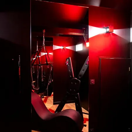 Saintly Chapelle * Sainte-Eanne