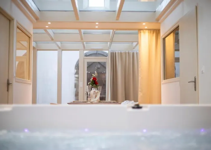 Saintly Chapelle * Sainte-Eanne